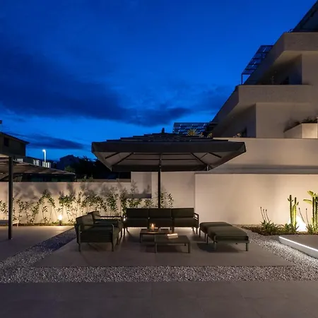 New!! Siete Luxury Living Just Steps From The * Duće