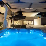 Siete Luxury Living Just Steps From The *