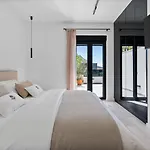 Siete Luxury Living Just Steps From The Duće