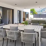 Siete Luxury Living Just Steps From The Duće