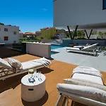 Siete Luxury Living Just Steps From The Βίλα Duće