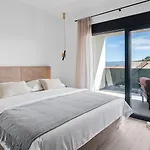 Siete Luxury Living Just Steps From The * Duće