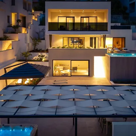 Siete Luxury Living Just Steps From The * Duće