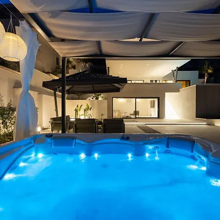 Siete Luxury Living Just Steps From The *