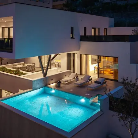 New!! Siete Luxury Living Just Steps From The Villa *