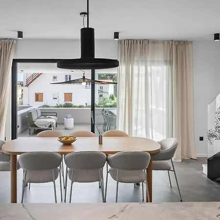 Βίλα Siete Luxury Living Just Steps From The