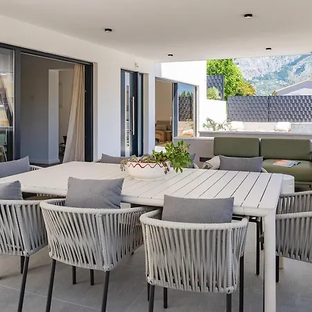 Siete Luxury Living Just Steps From The Duće