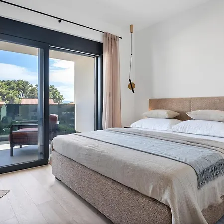 Siete Luxury Living Just Steps From The Duće