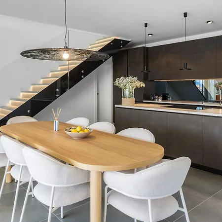 New!! Siete Luxury Living Just Steps From The Villa