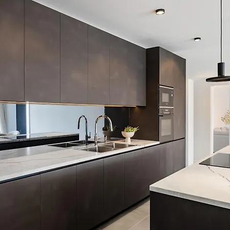 New!! Siete Luxury Living Just Steps From The Duce
