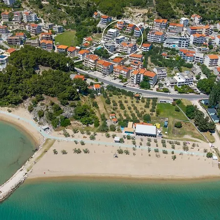 Siete Luxury Living Just Steps From The