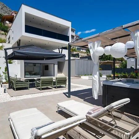 New!! Siete Luxury Living Just Steps From The Villa
