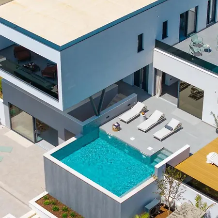 New!! Siete Luxury Living Just Steps From The Villa *