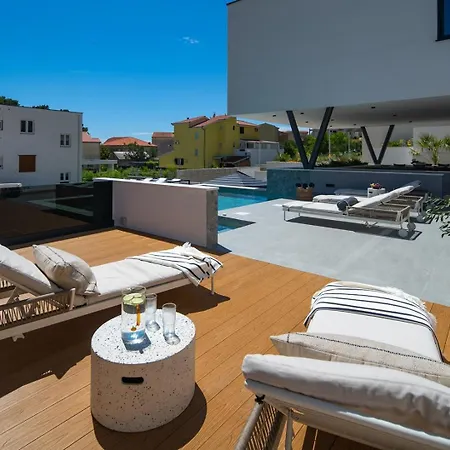 Siete Luxury Living Just Steps From The Βίλα Duće