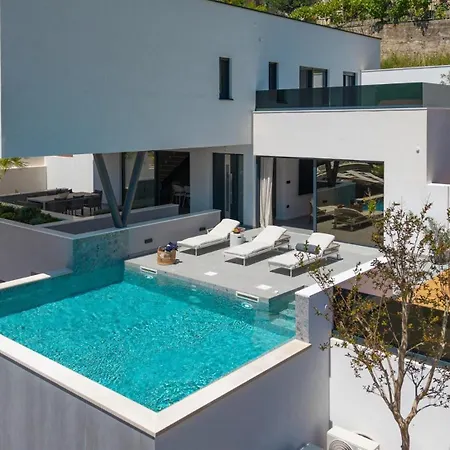 Siete Luxury Living Just Steps From The *