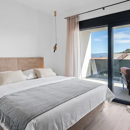 Siete Luxury Living Just Steps From The * Duće