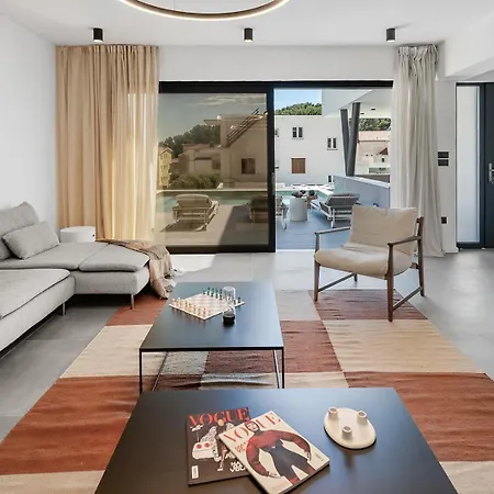 New!! Siete Luxury Living Just Steps From The